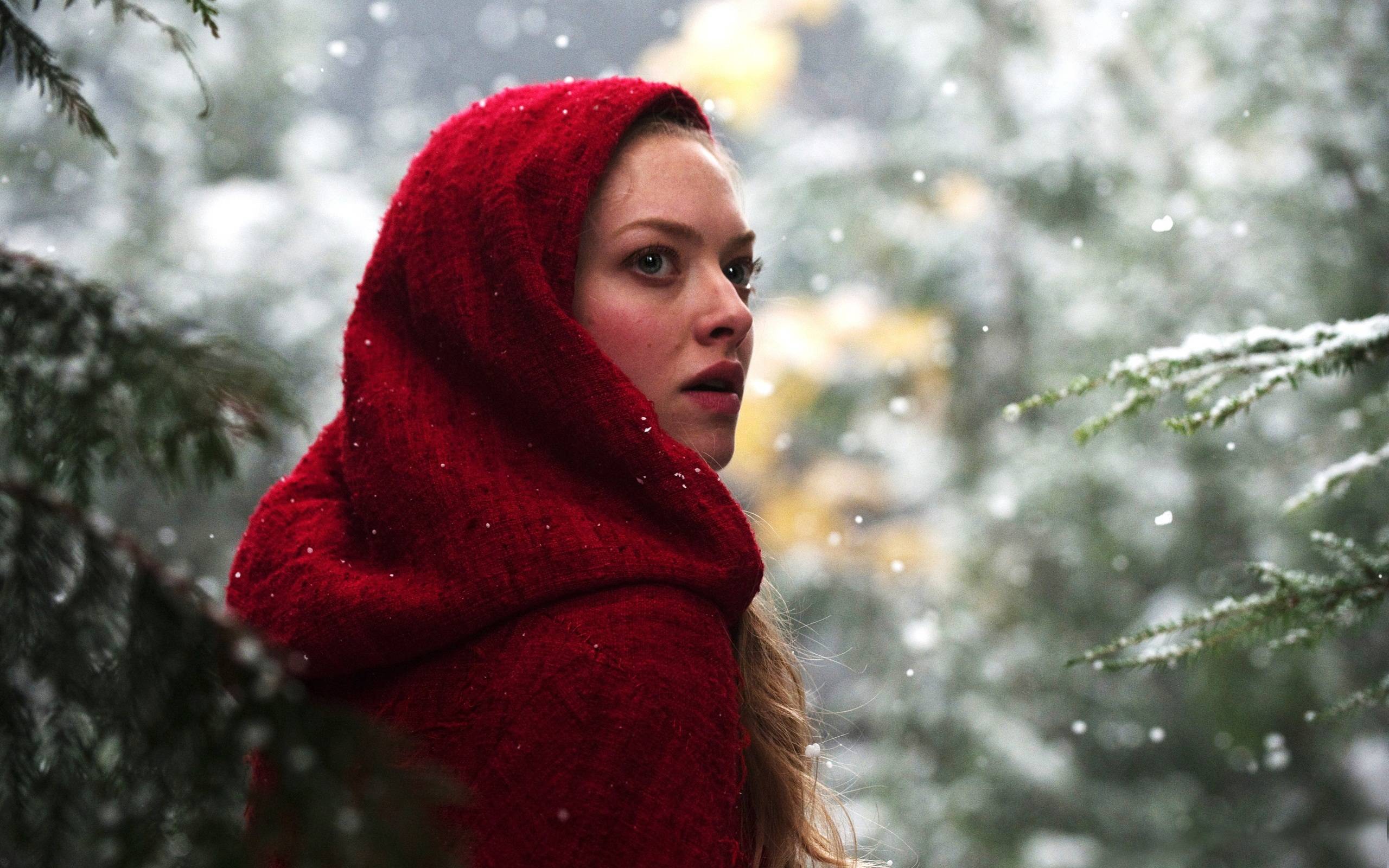 Amanda Seyfried in Red Riding Hood Wallpaper