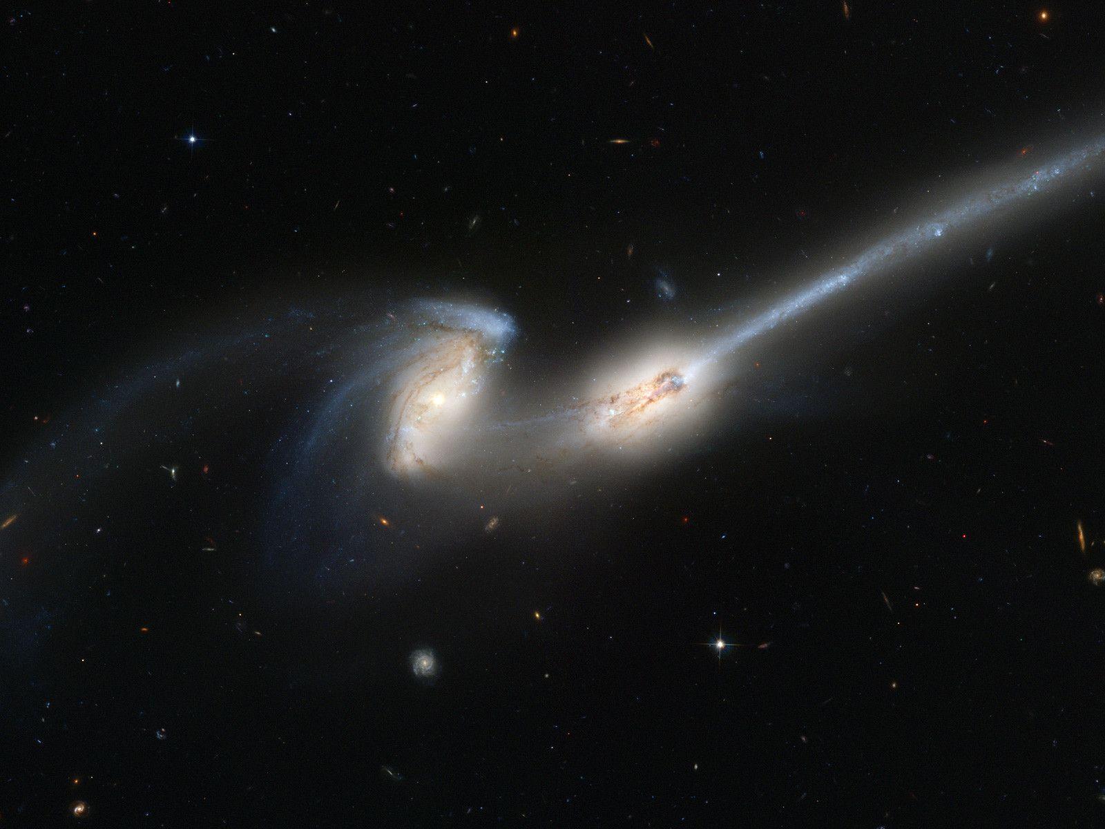 Hubble&;s newest camera takes a deep look at two merging galaxies