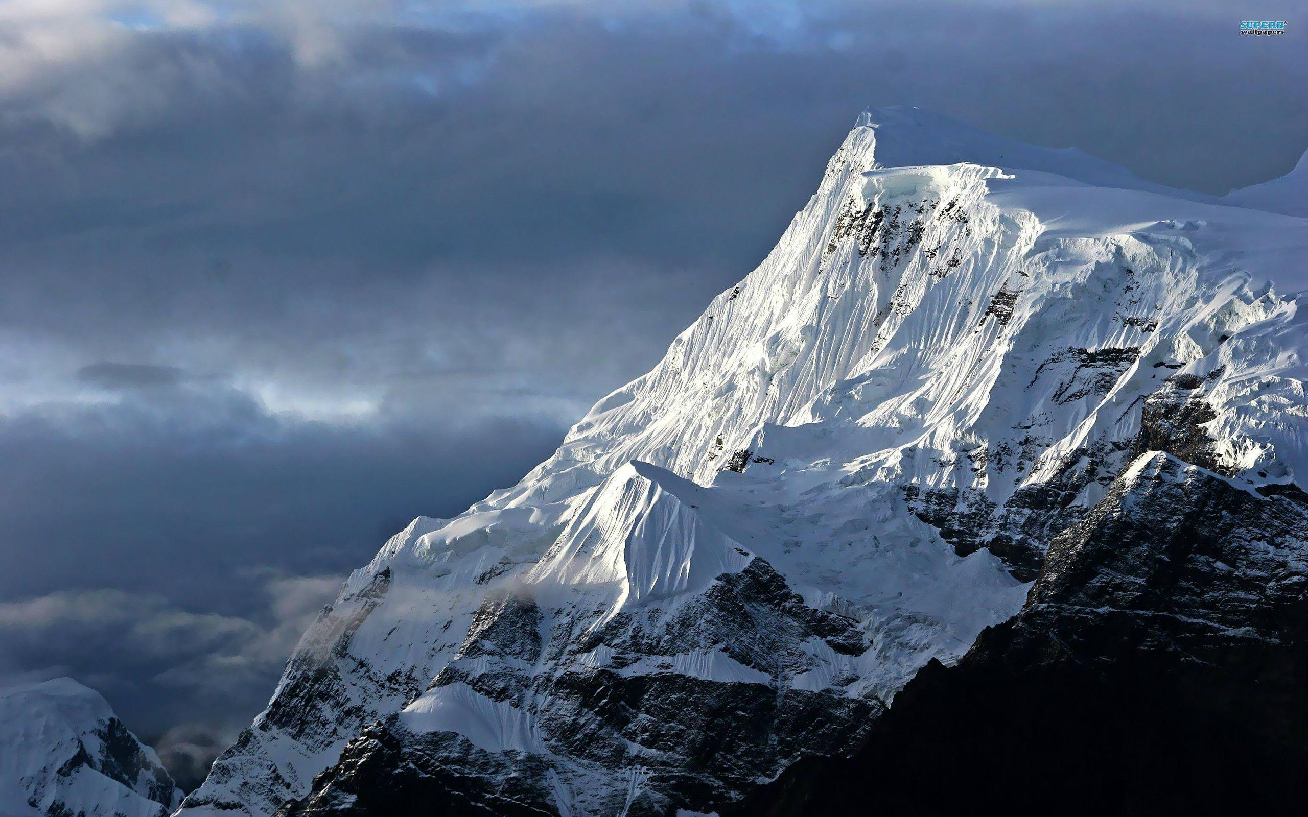 Real Snow Mountains Background