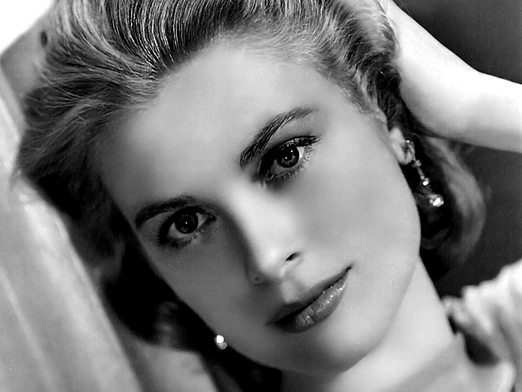 Породистая женщина. Принцесса Монако Грейс Келли. Грейс Келли 1950е. Грейс Келли фото в молодости. Княгиня Монако Грейс Келли.
