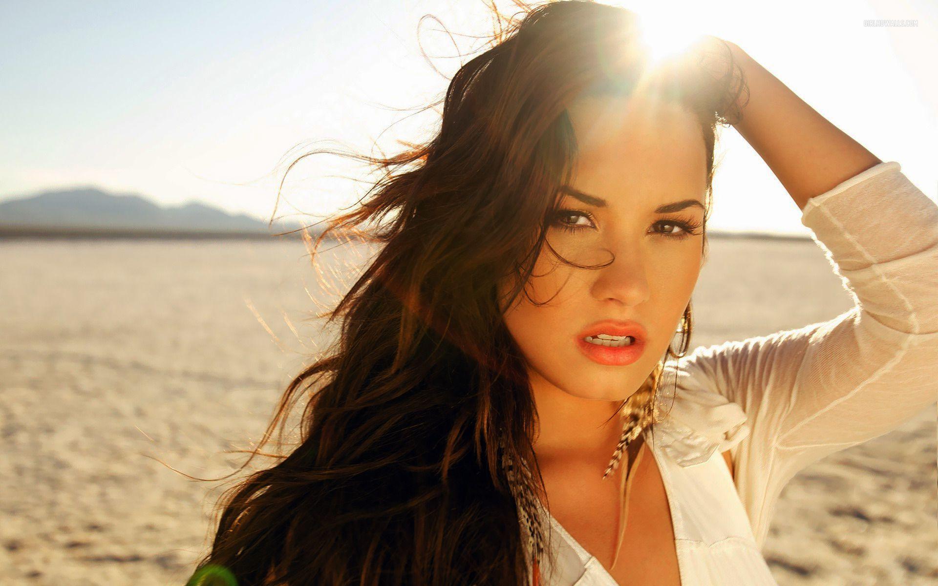 Demi Lovato Demi Lovato 32789601 1920 1200jpg