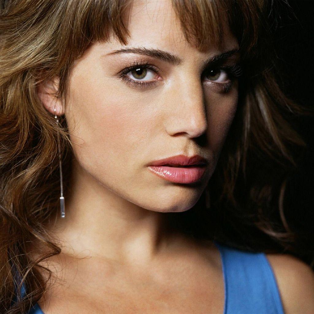 Pix For > Erica Cerra Smallville