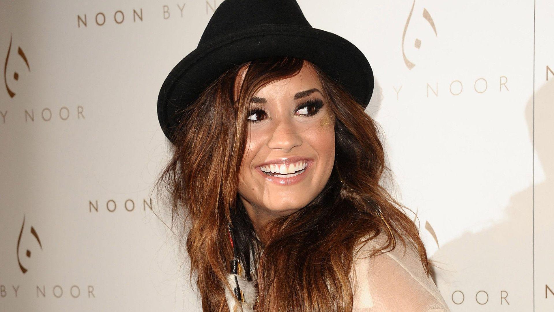 Demi Lovato prepara lançamento de próximo disco para 2015