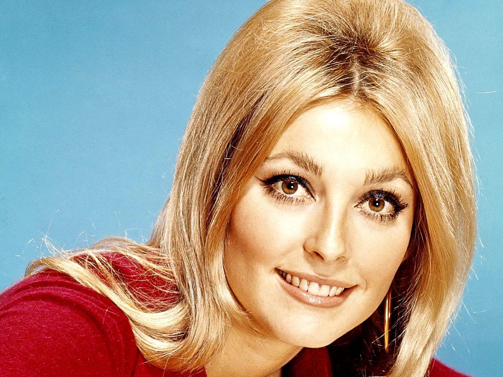 Debra Tate Presents and Signs Sharon Tate: Recollection