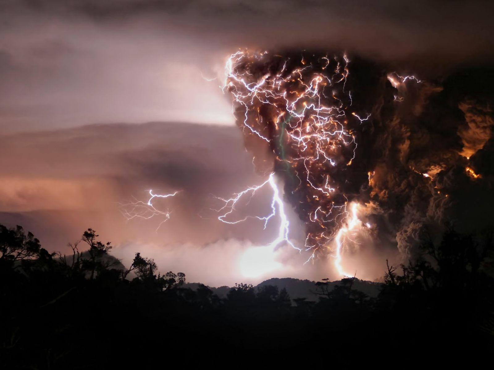 Eruption And Lightning Storm Wallpaper Wallpaper Million.com