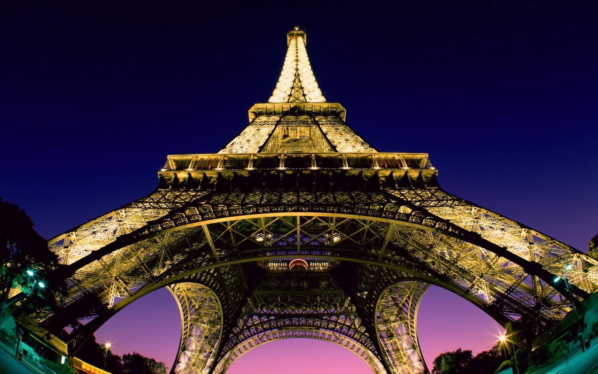 Eiffel Tower at Night desktop wallpaper