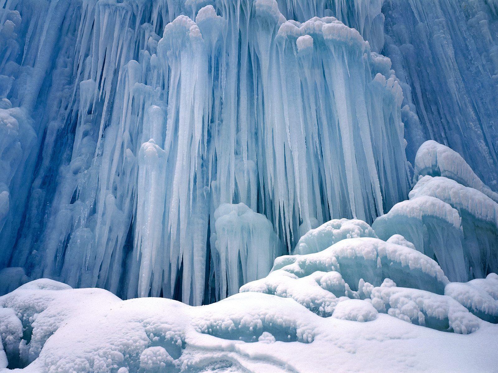 Snowy iceberg free desktop background wallpaper image
