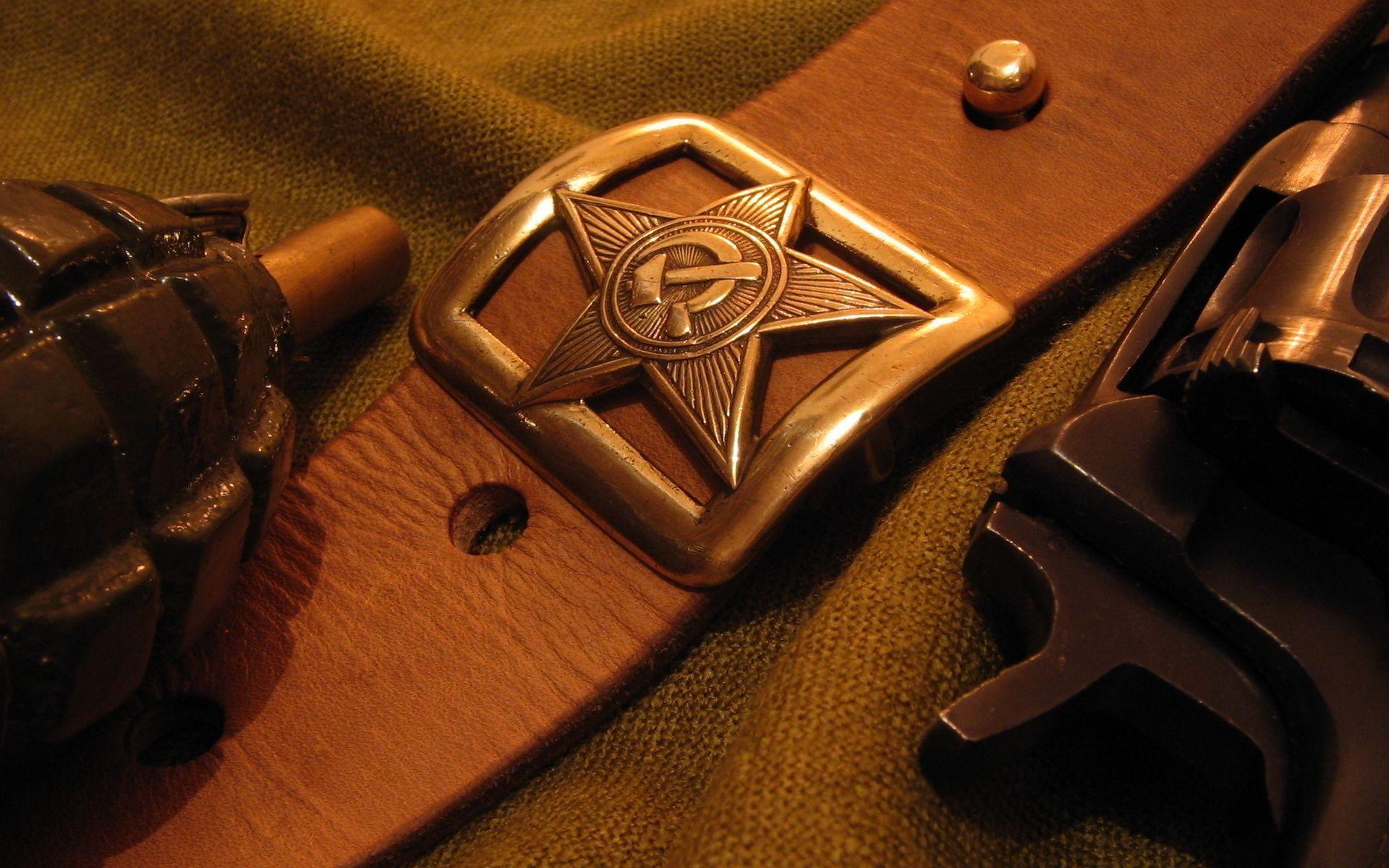 Belt badge star USSR grenade F1 lemon pistol revolver military r