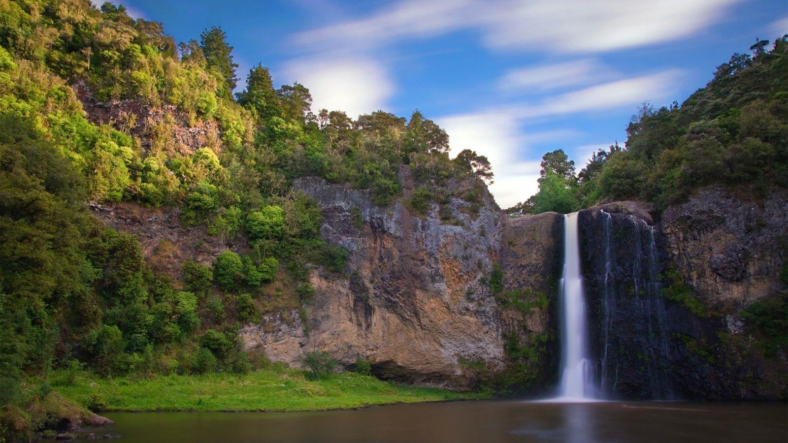 Beautiful waterfall background in 1600x900 resolution. HD