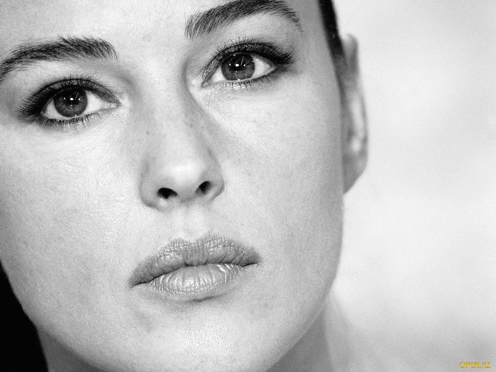 Monica Bellucci Twitter Background 1 HD Wallpaper