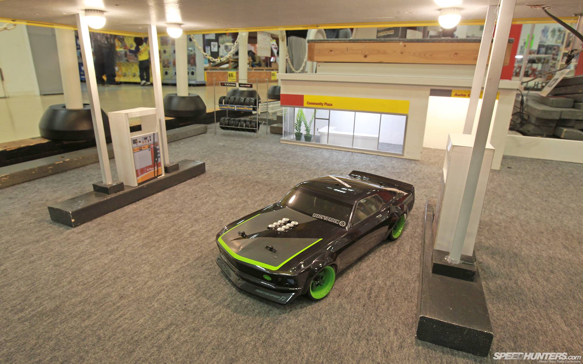 Ford Mustang Gas Station Miniature RC