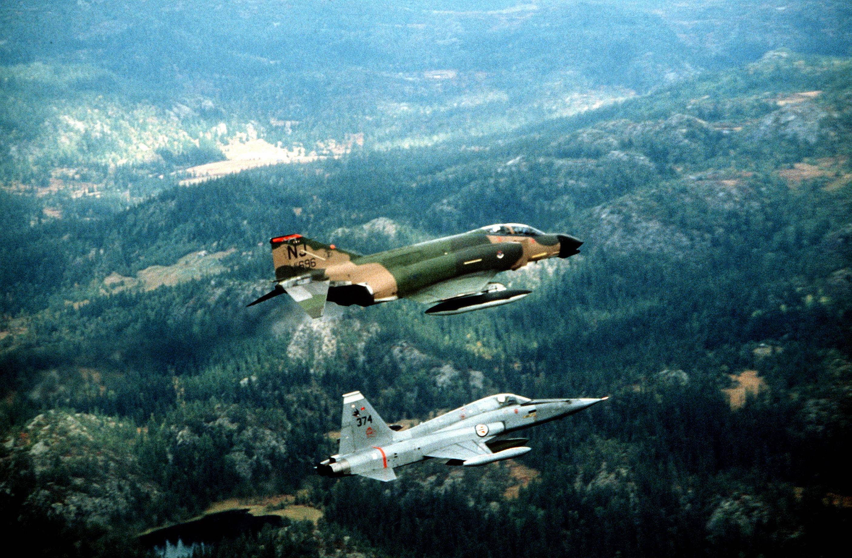 US F4 Phantom and Norwegian F5 Freedom Fighter