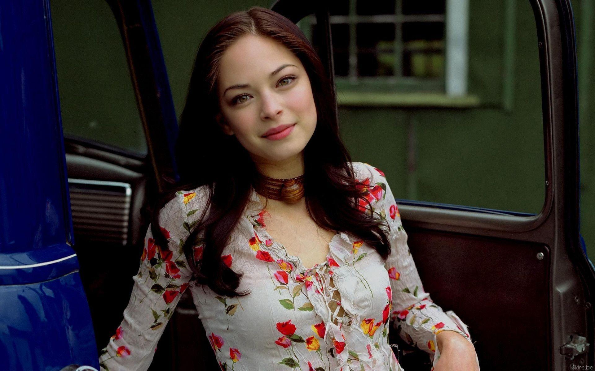 Kristin kreuk HD Wallpaper