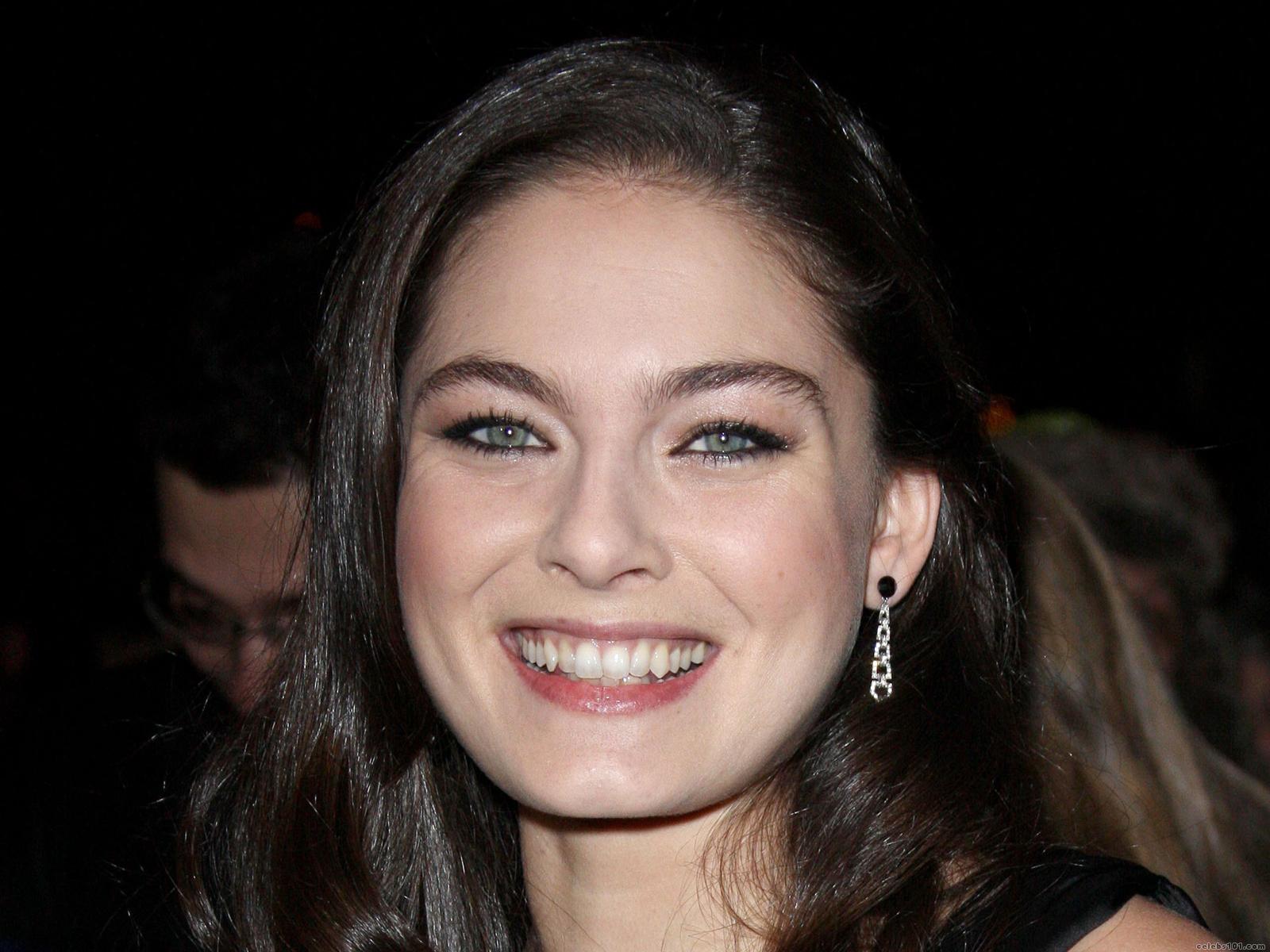 Alexa Davalos Wallpaper