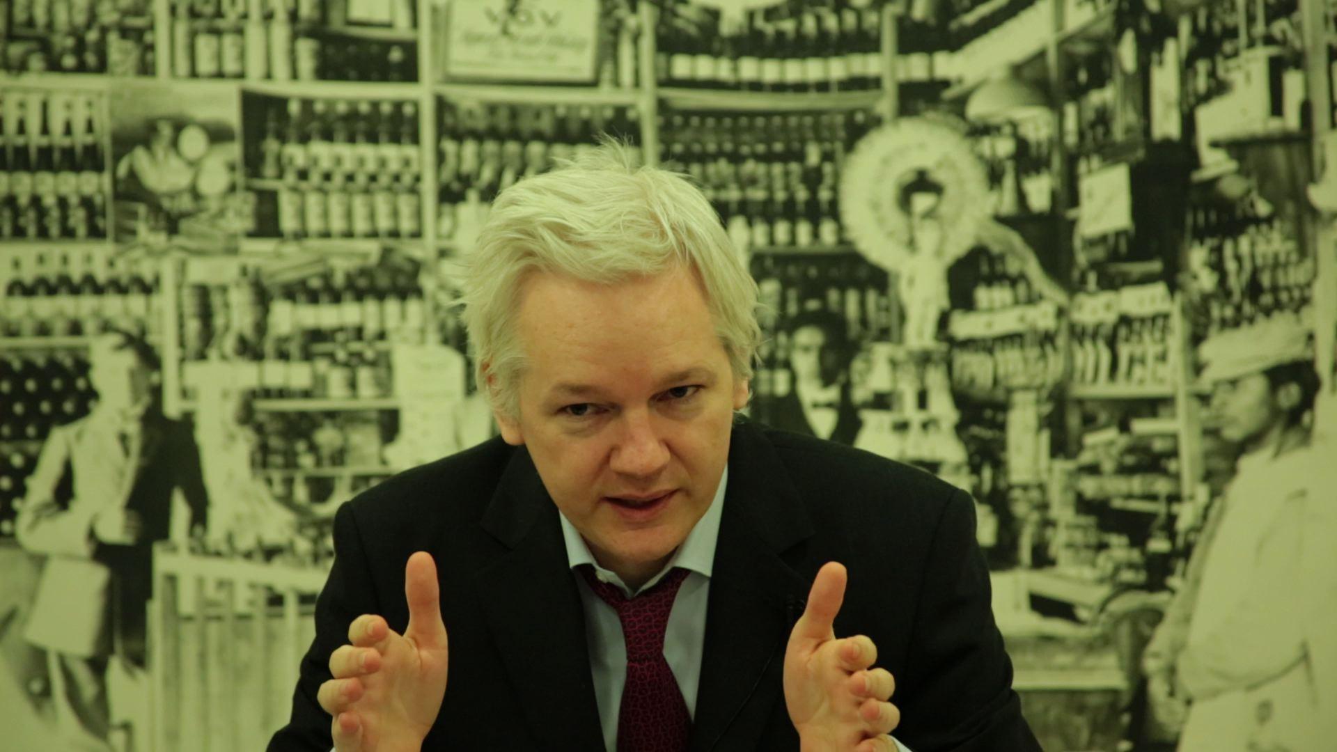 WikiLeaks founder Julian Assange predicted to surrender