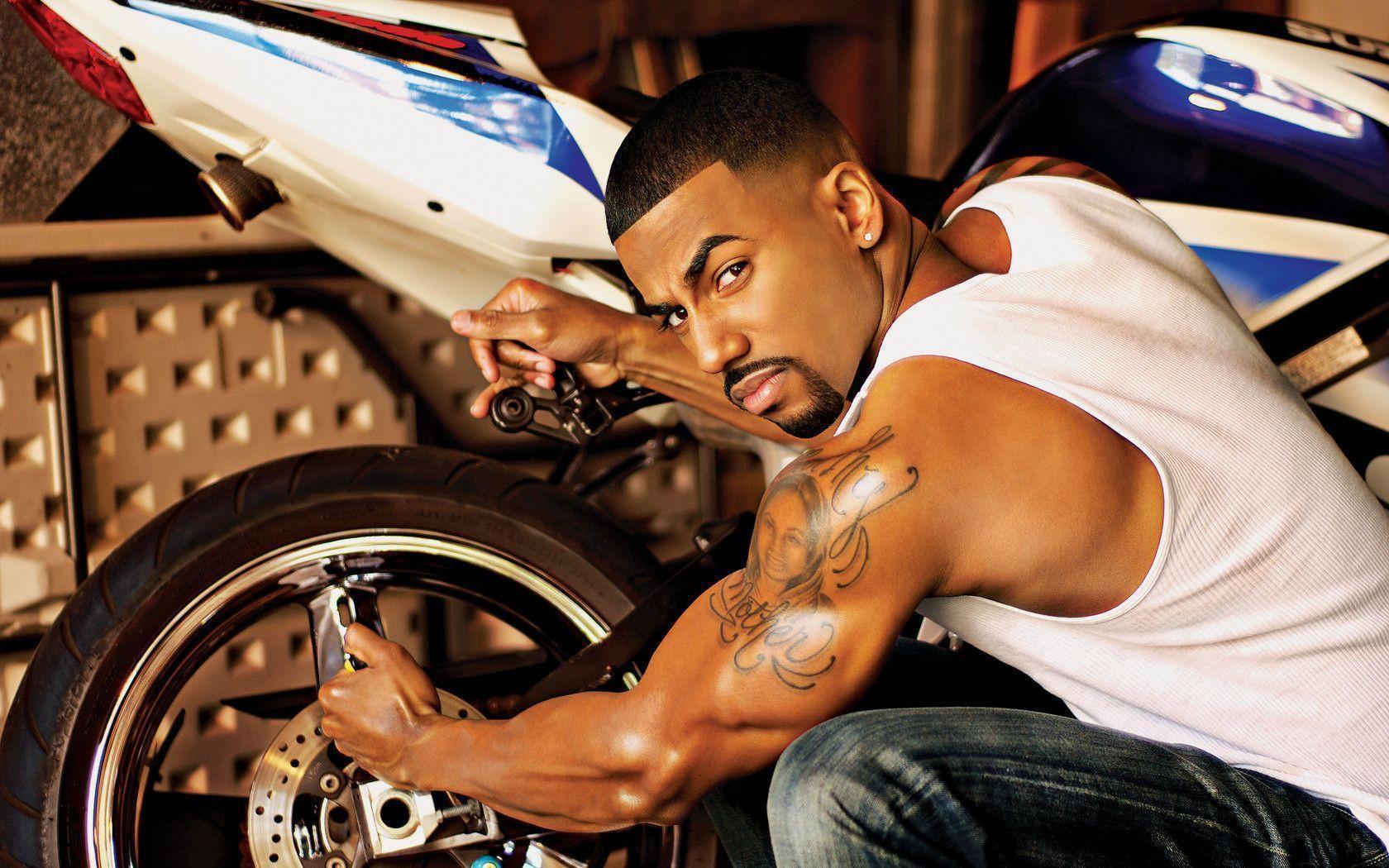 Download wallpaper Keston Carter, motorcycle, Tattoo, view free