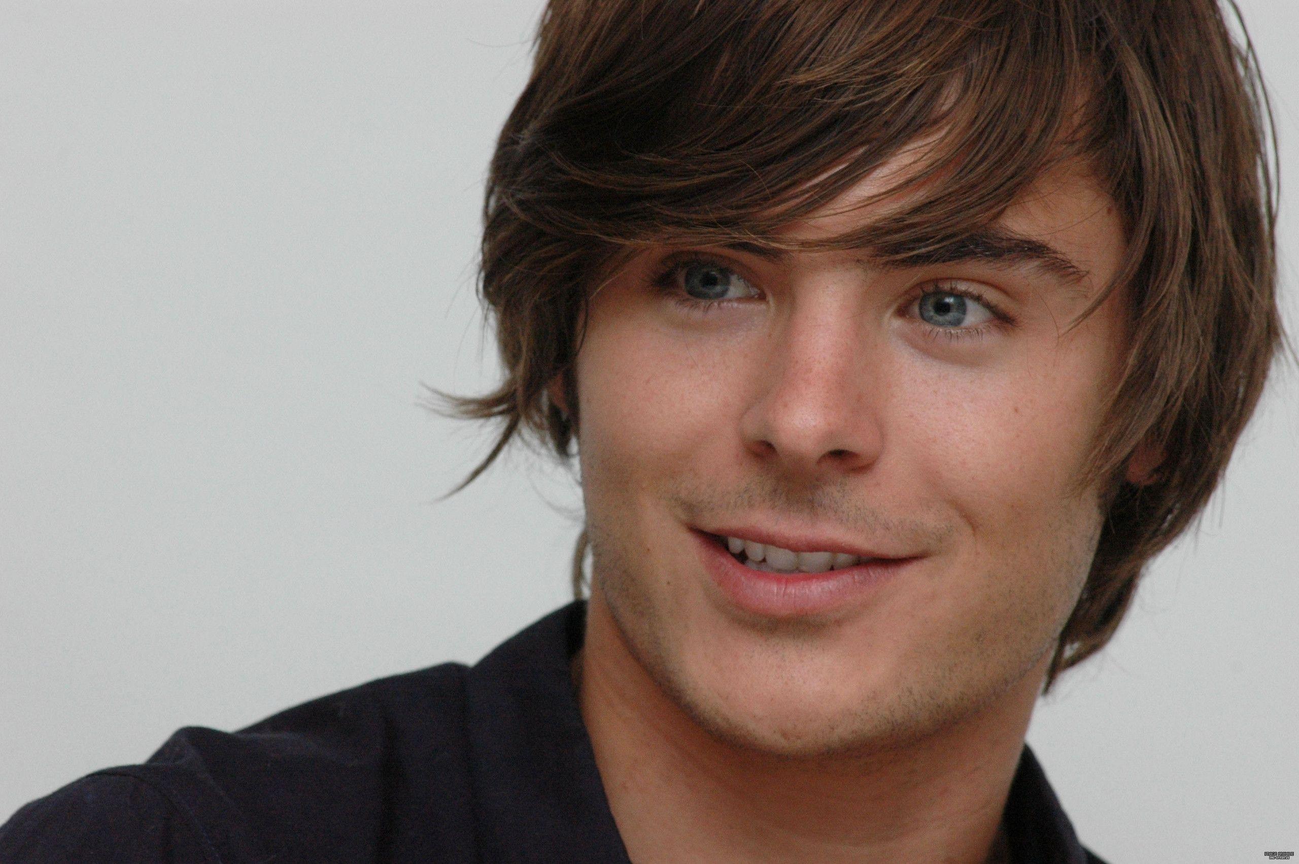 Zac Efron Cool HD Wallpaper Picture on ScreenCrot.Com