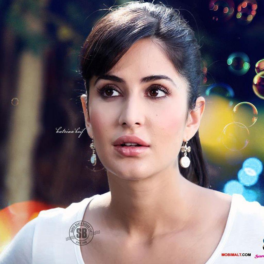 Download Free Cute And Innocent Katrina Kaif Wallpaper For iPad