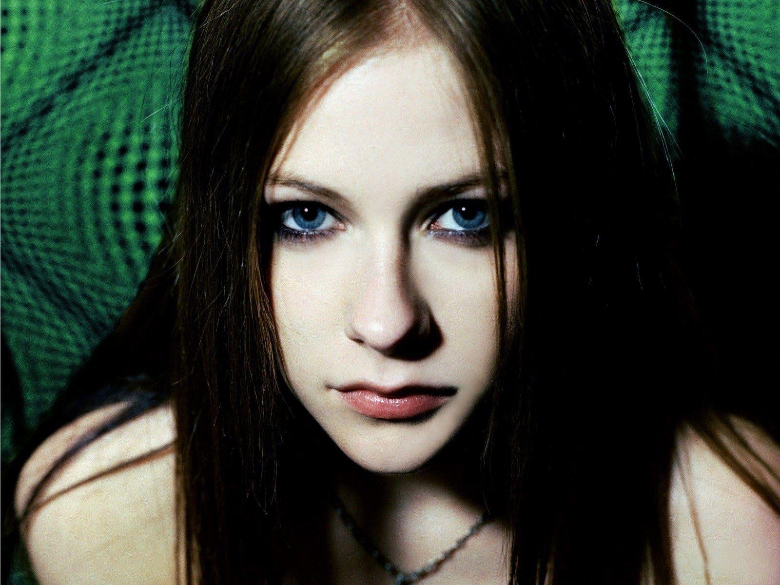 wallpaper: Avril Lavigne Wallpaper