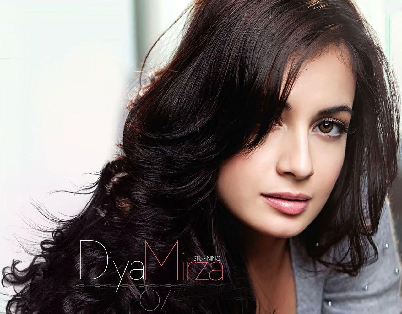 Diya Mirza In Black Saree Wallpaper