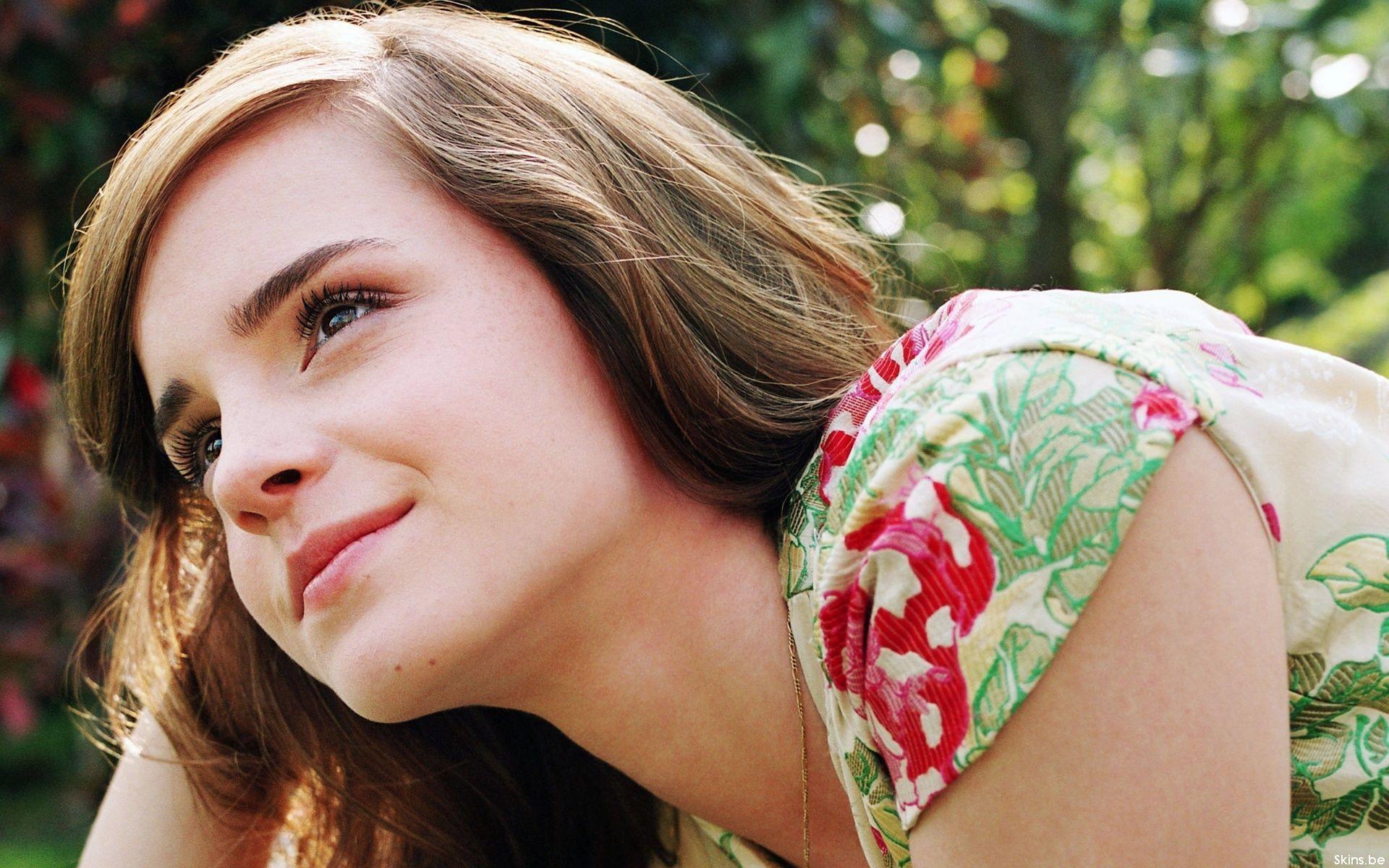 Hollywood Celebrities Emma Watson Beautiful Girl Desktop Wallpapers