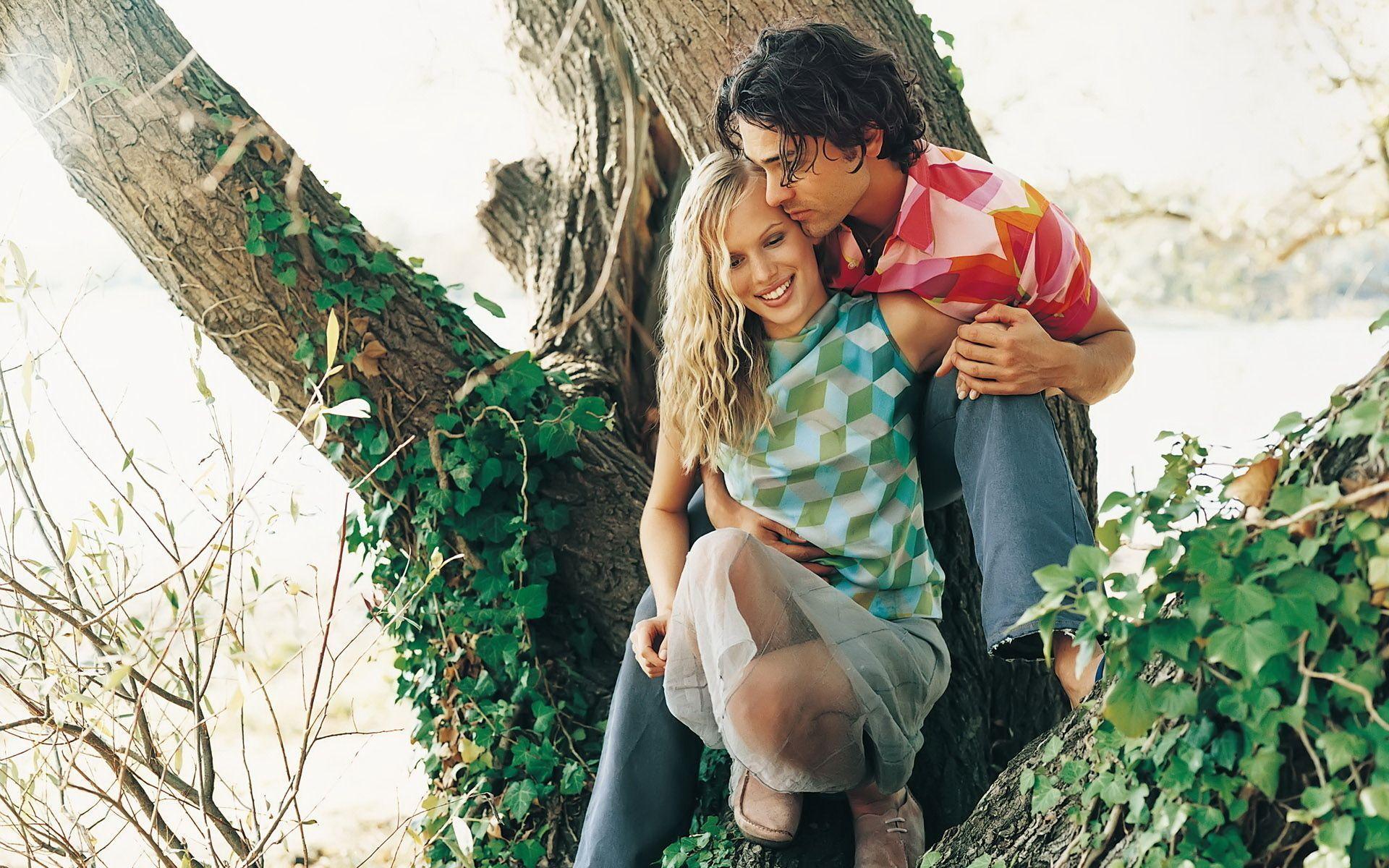 Background Love Couple Wallpaper. Free Desk Wallpaper