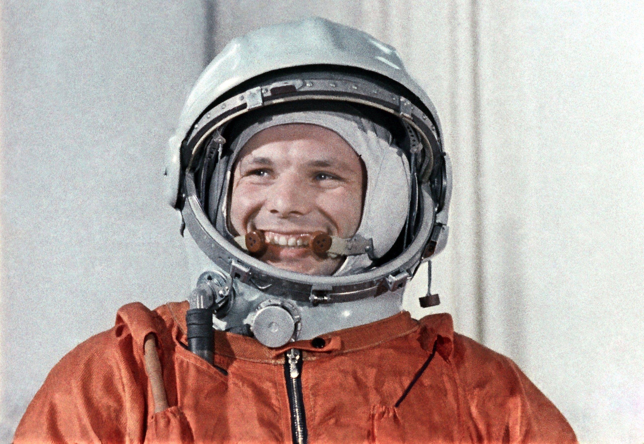 Yuri Gagarin astronaut russian russia space wallpaperx1765