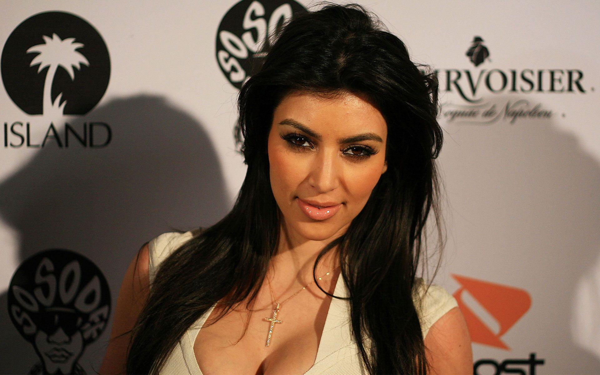 Kim Kardashian Beautiful Wallpaper HD