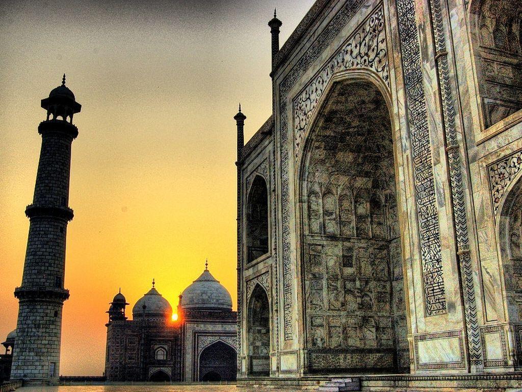 Taj Mahal, Mausoleum of Mumtaz Mahal Linked