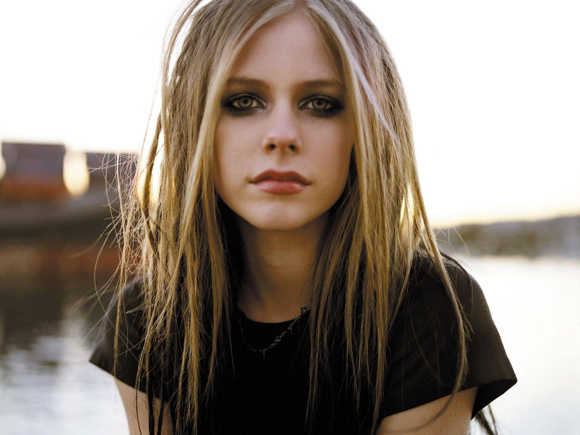 Awesome Avril Lavigne Image 03. hdwallpaper