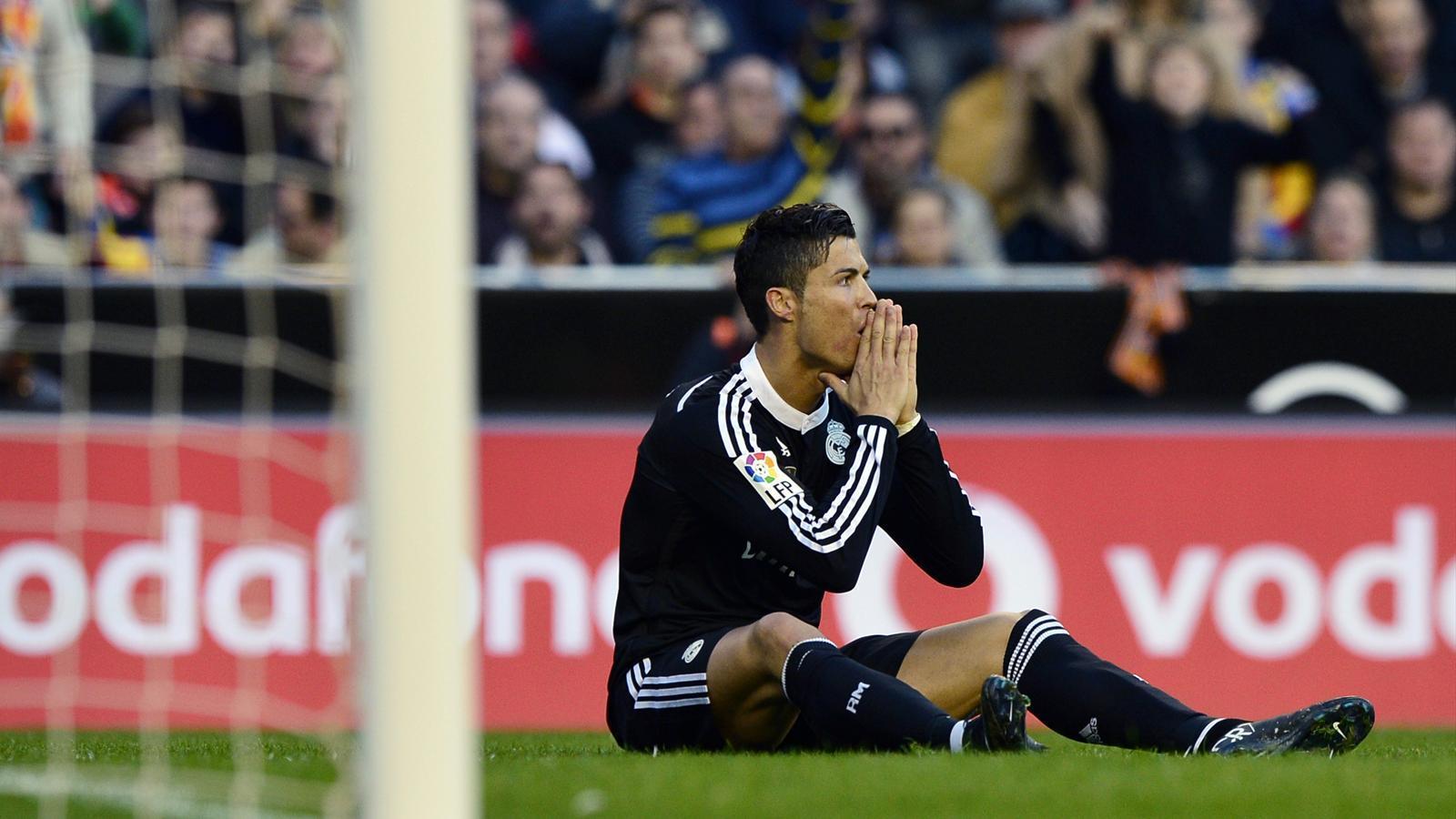 Valencia beat Real Madrid to end record win streak 2014