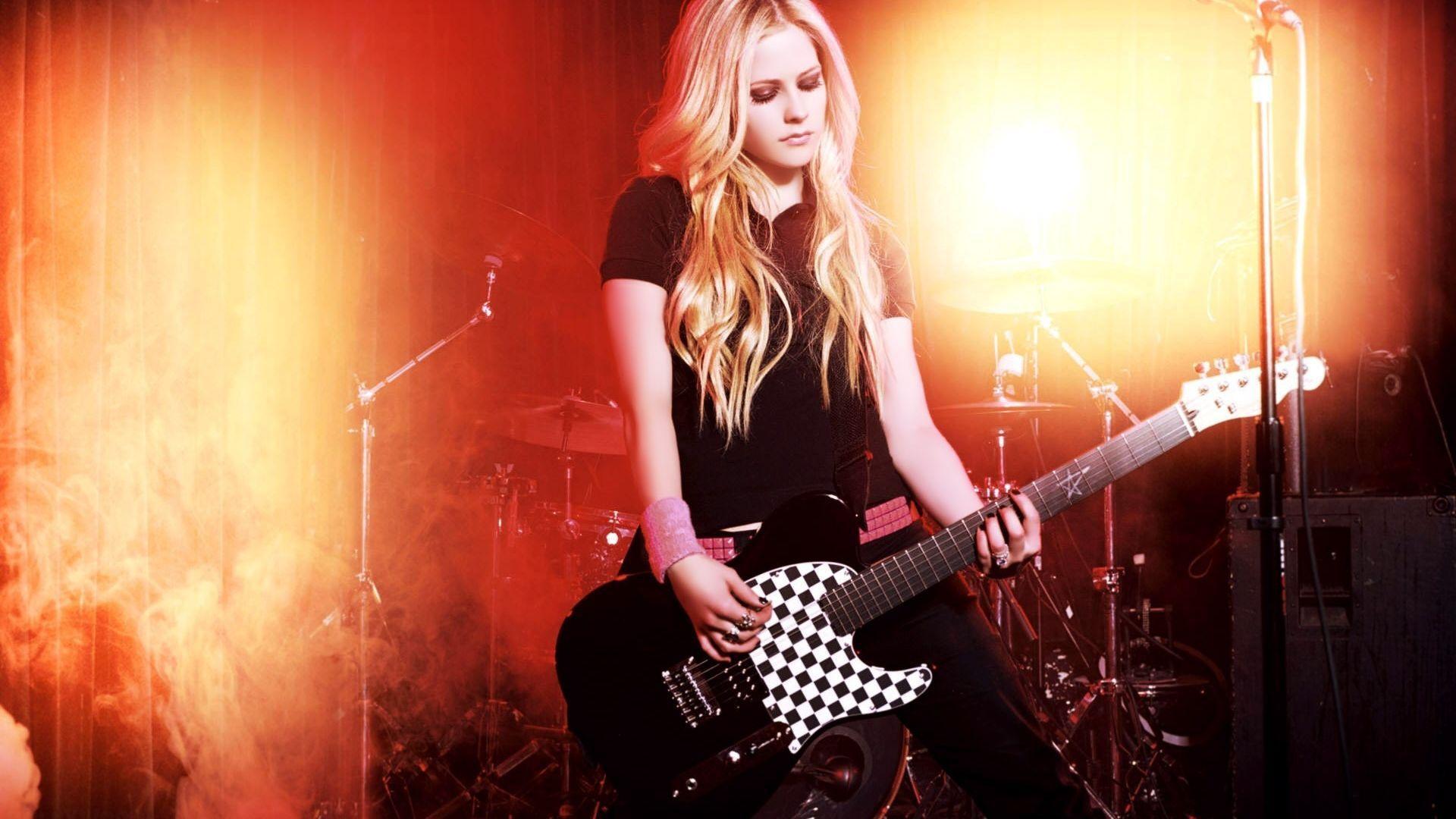 Avril Lavigne Concert Live HD Image Wallpaper. walldesktophd