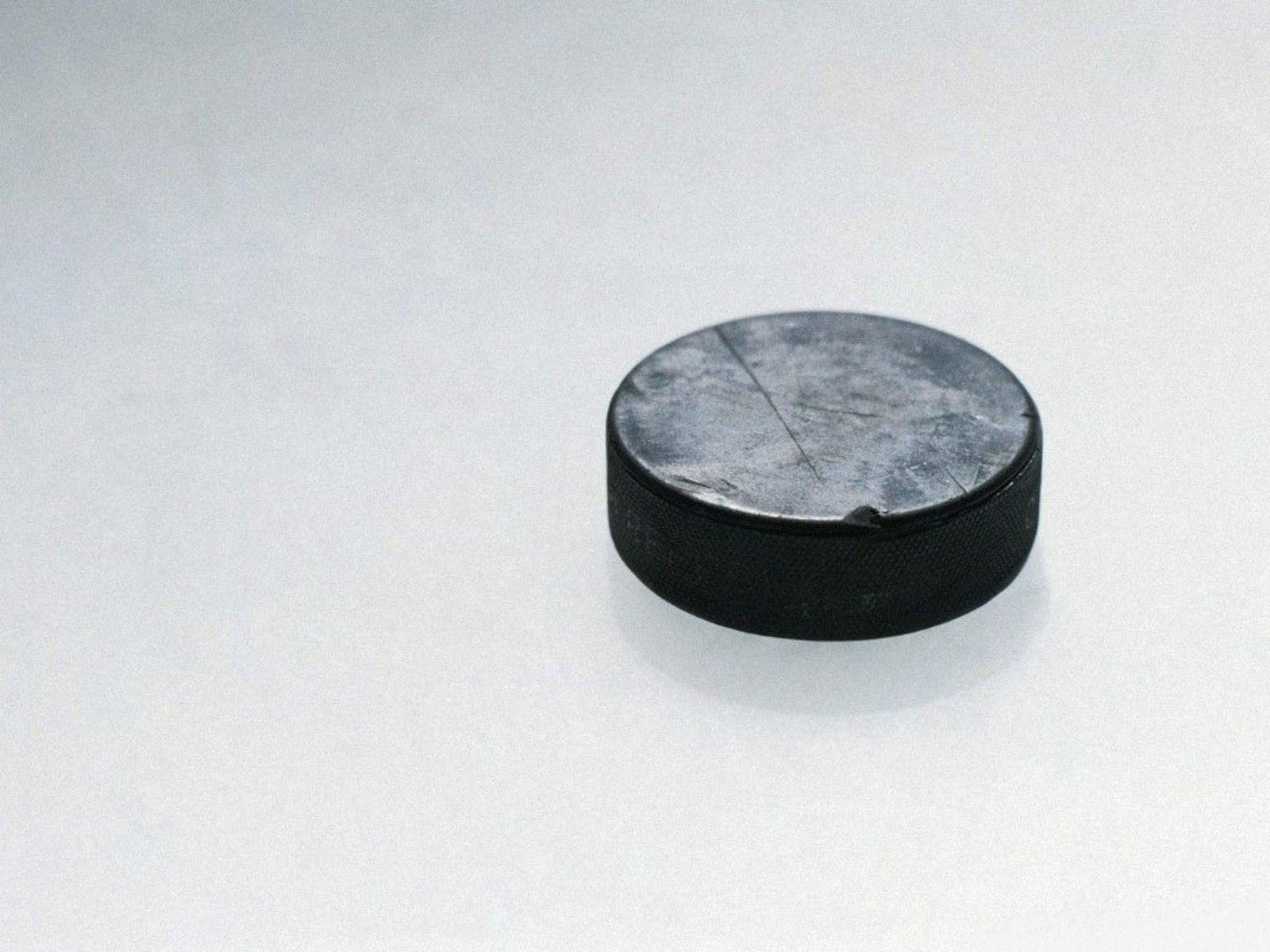 image For > Hockey Puck And Stick Wallpaper