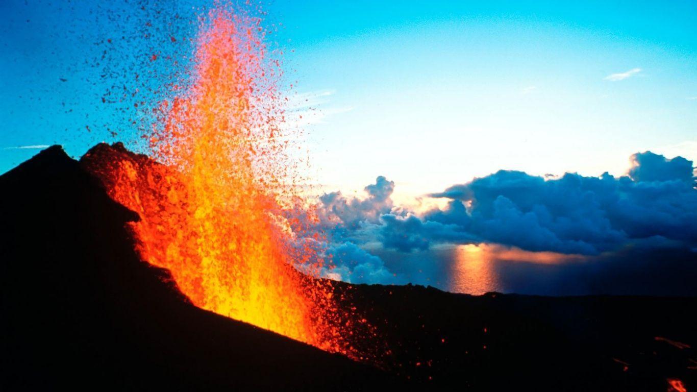 Volcano Erruption desktop PC and Mac wallpaper