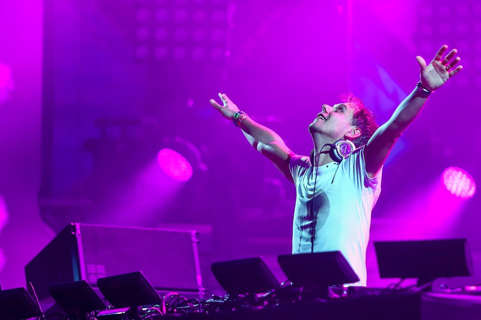 Armin van Buuren releases &;A State of Trance, Volume 9′ prior to