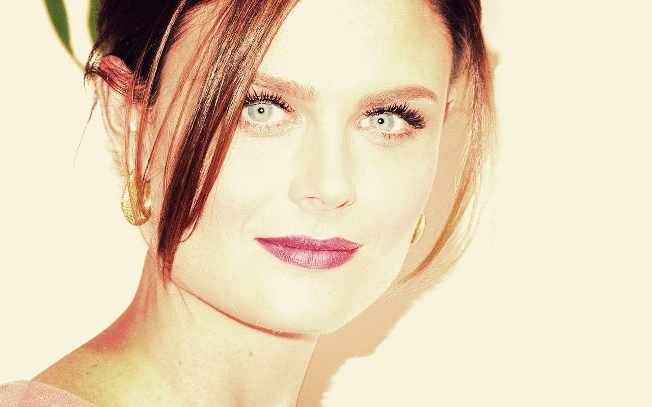 Emily Deschanel image Emily Wallpaper HD wallpaper and background