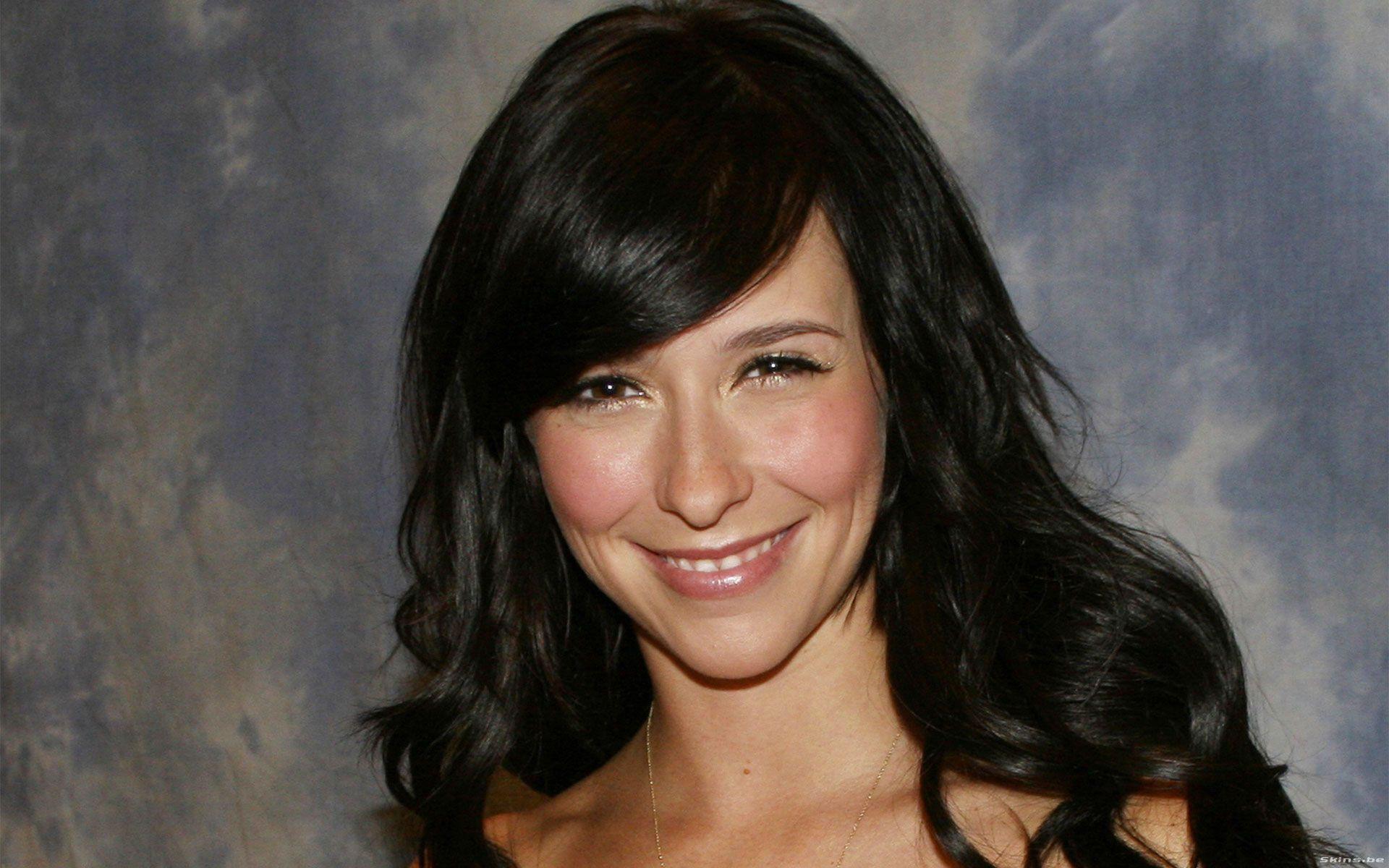 Free Download Jennifer Love Hewitt Smiling Wallpaper in 1920x1200