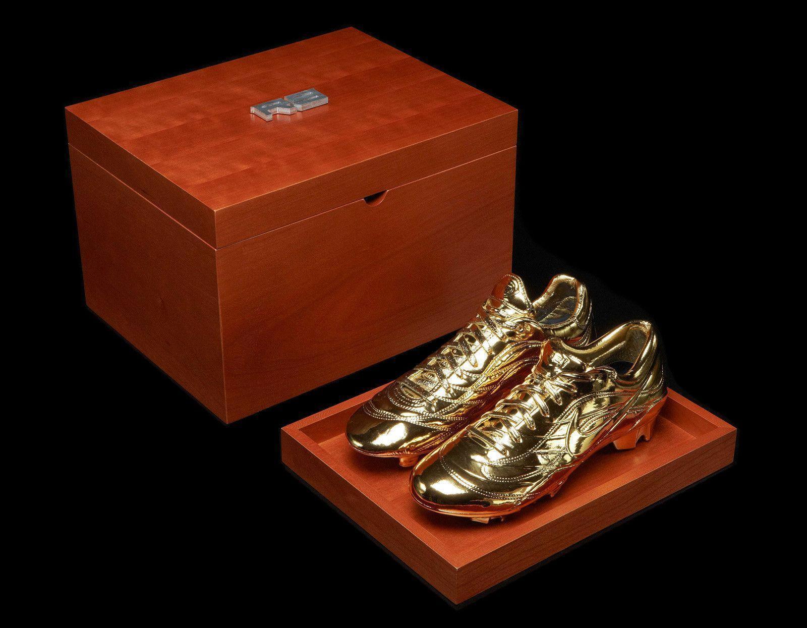 Nike&;s Gold Mercurial Soccer Boots In Honor To Ronaldo