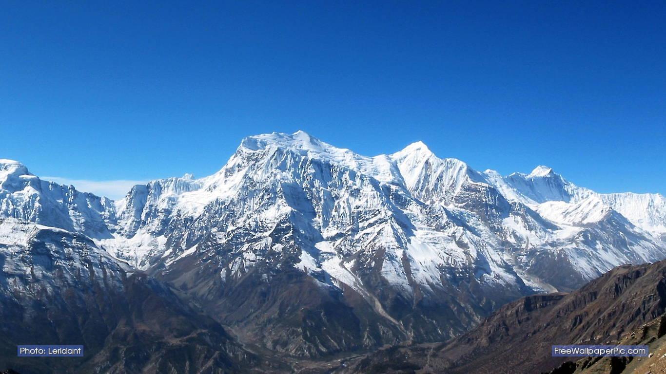 Wallpaper Rani Mukherjee Himalayan Mountains 1366x768PX