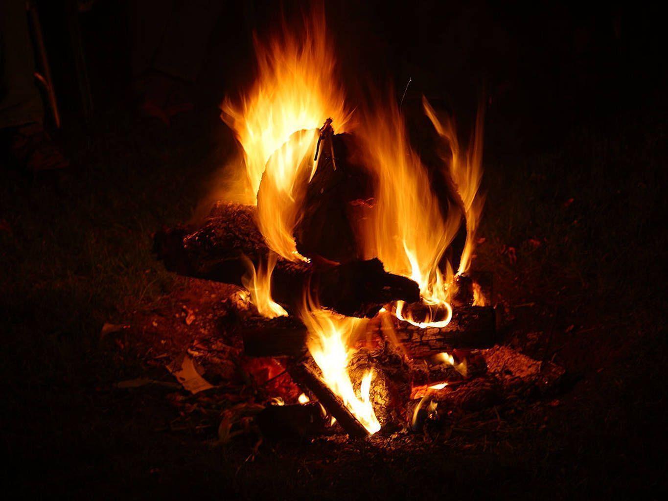 Free Campfire Background. Twitter Background. Wallpaper Image