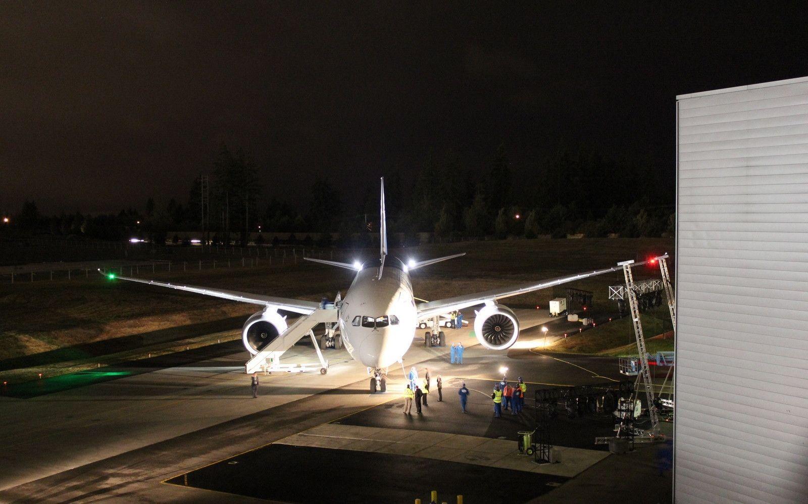 Boeing 787 Dreamliner of ANA First Livery Aircraft Wallpaper 2537