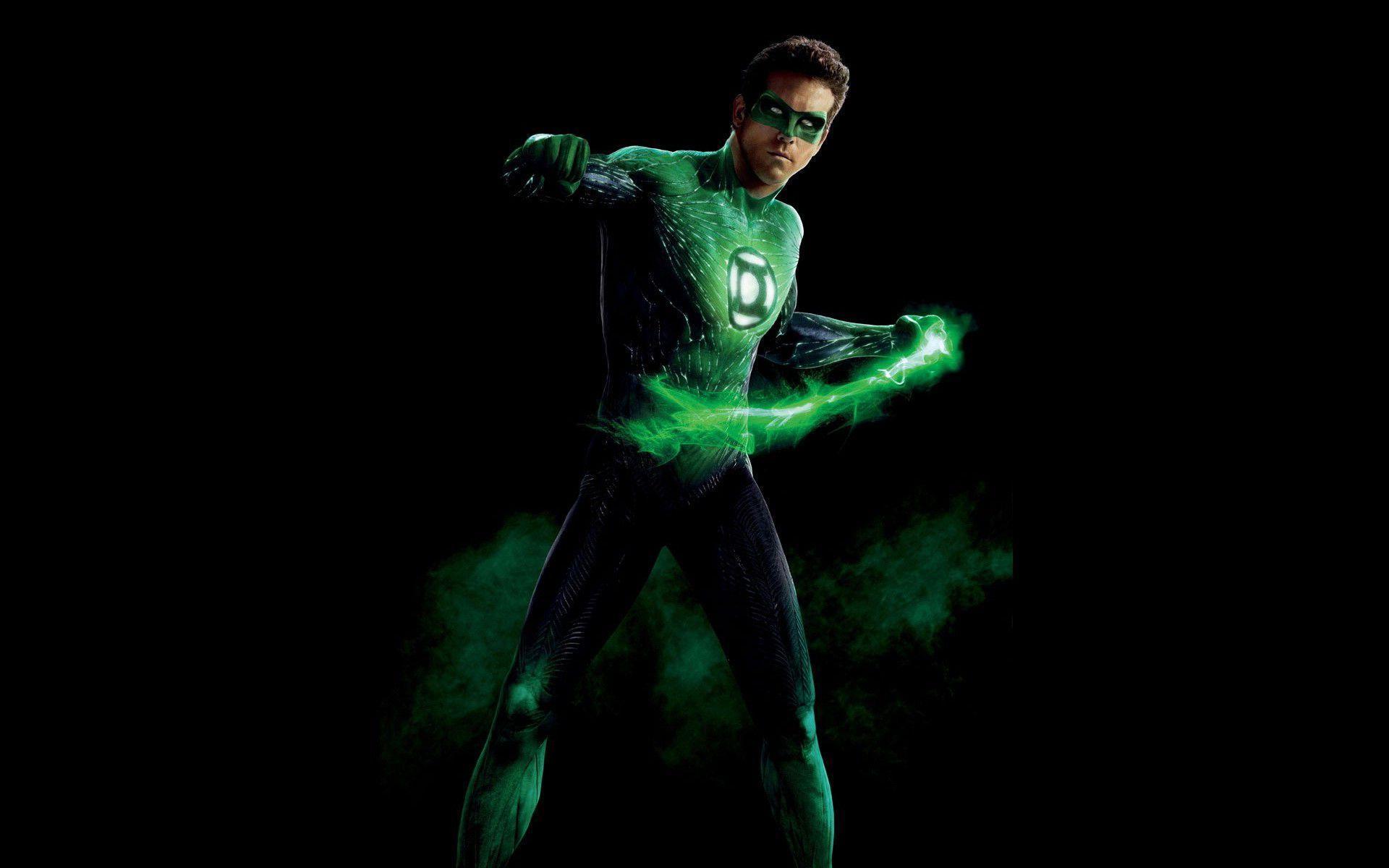 Ryan Reynolds in Green Lantern Movie Wallpaper Free