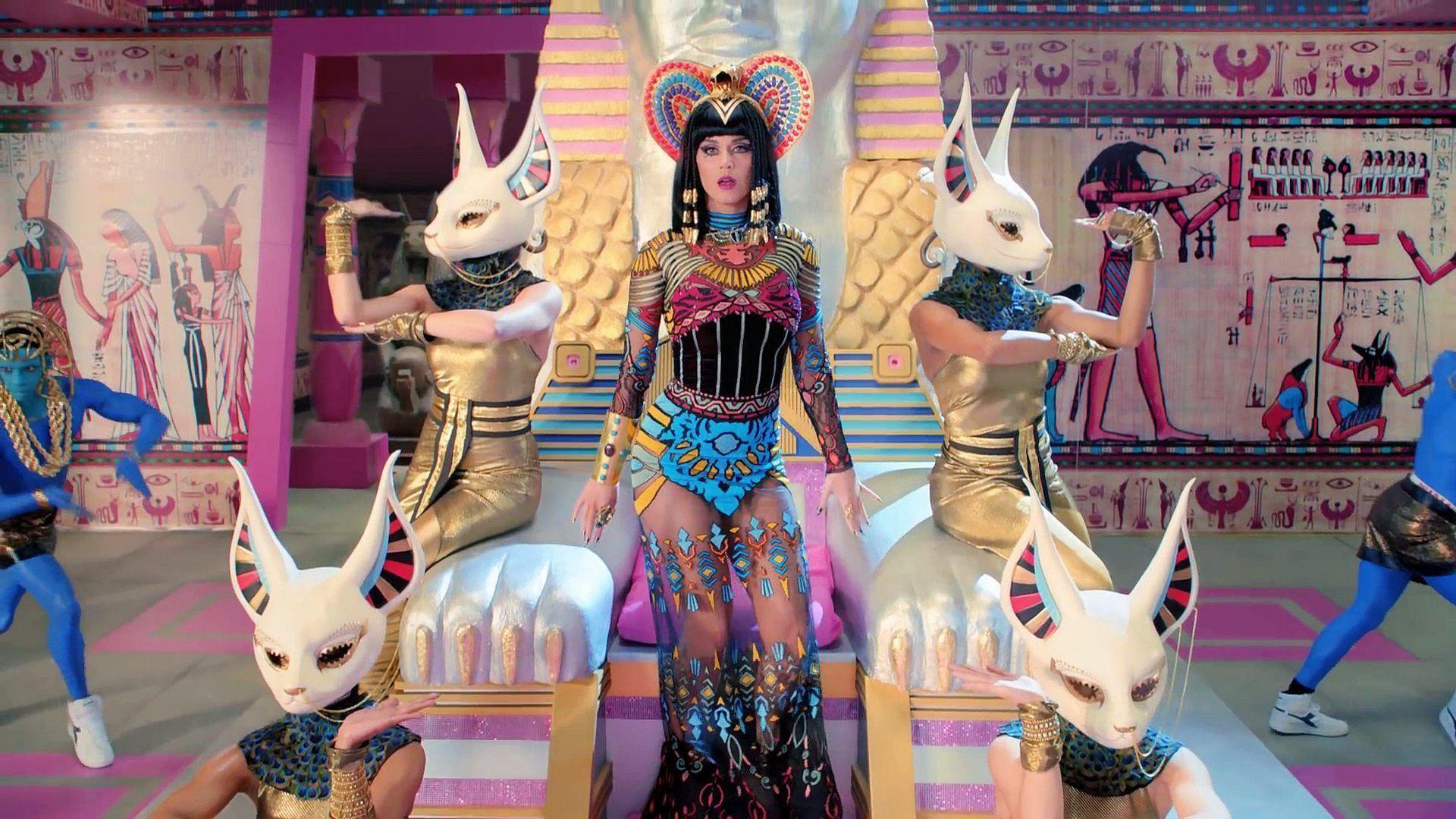 Featured image of post Katy Perry Wallpaper Dark Horse intro f c a m g f c a m g verse a m i knew you were g f you were gonna come to me a m and here you are g f you better choose carefully a m g f cause im capable of anything