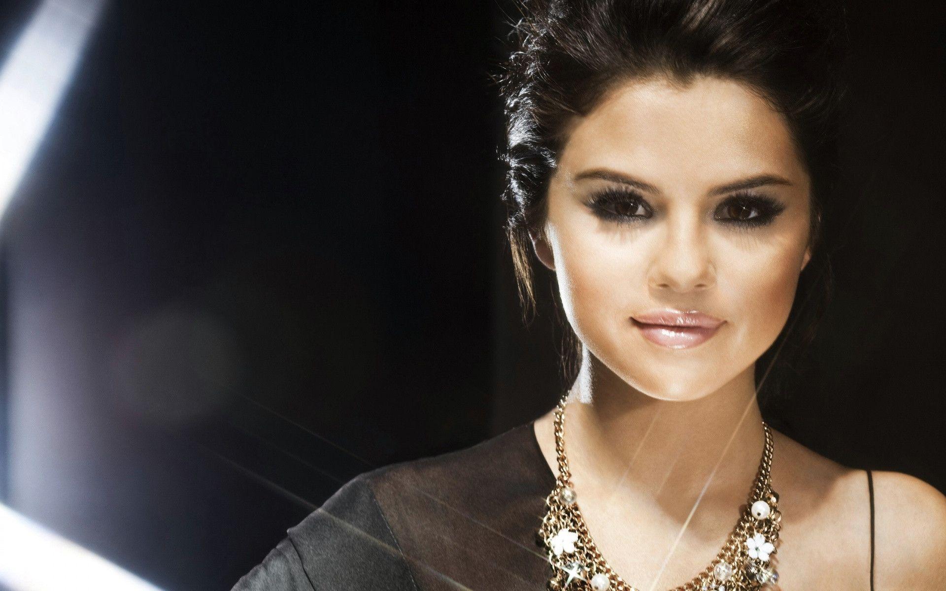 Selena Gomez Wallpaper 39798 in Celebrities F