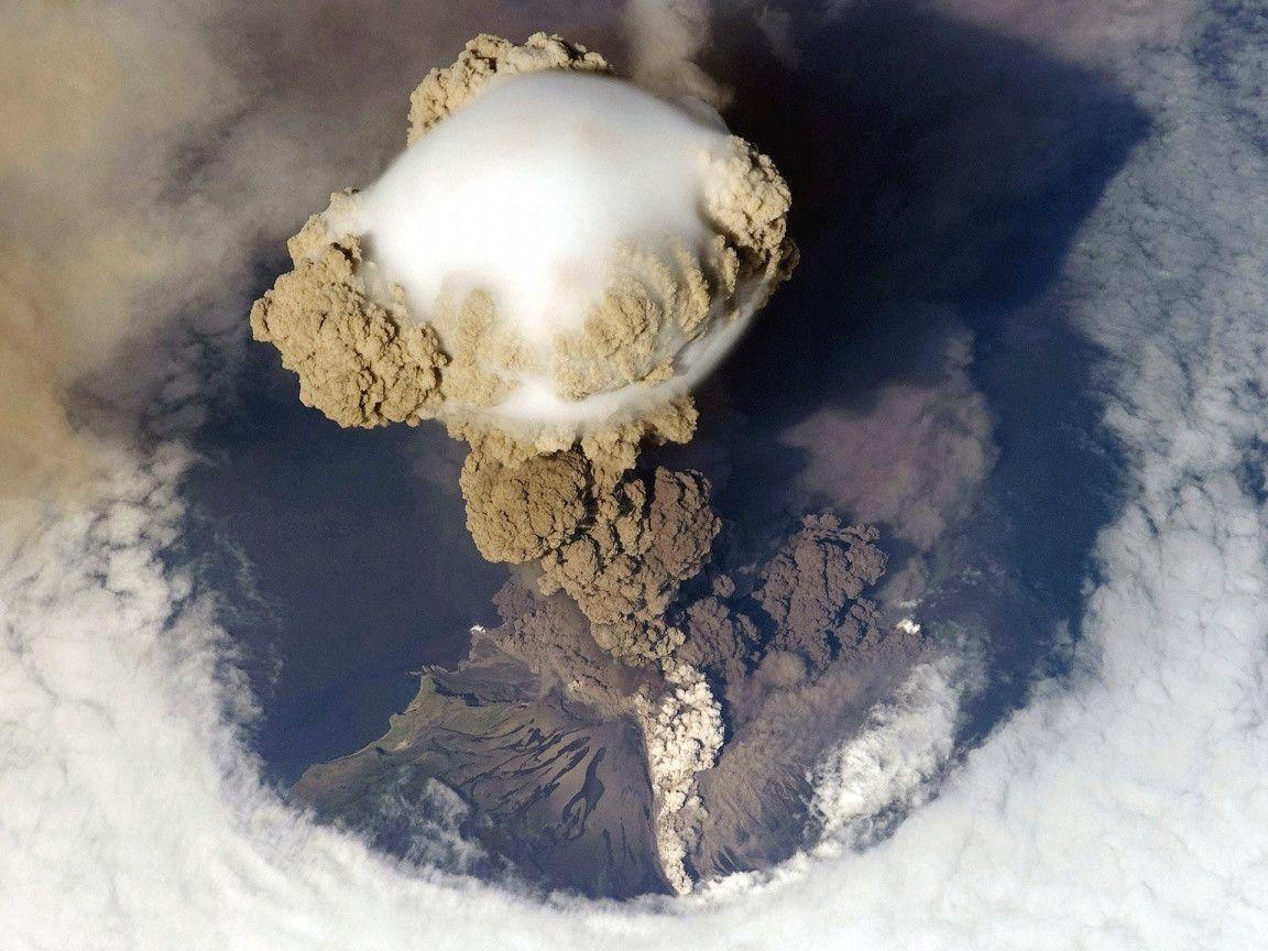 Volcano Eruption HD Desktop Free Abstract Wallpaper Picture