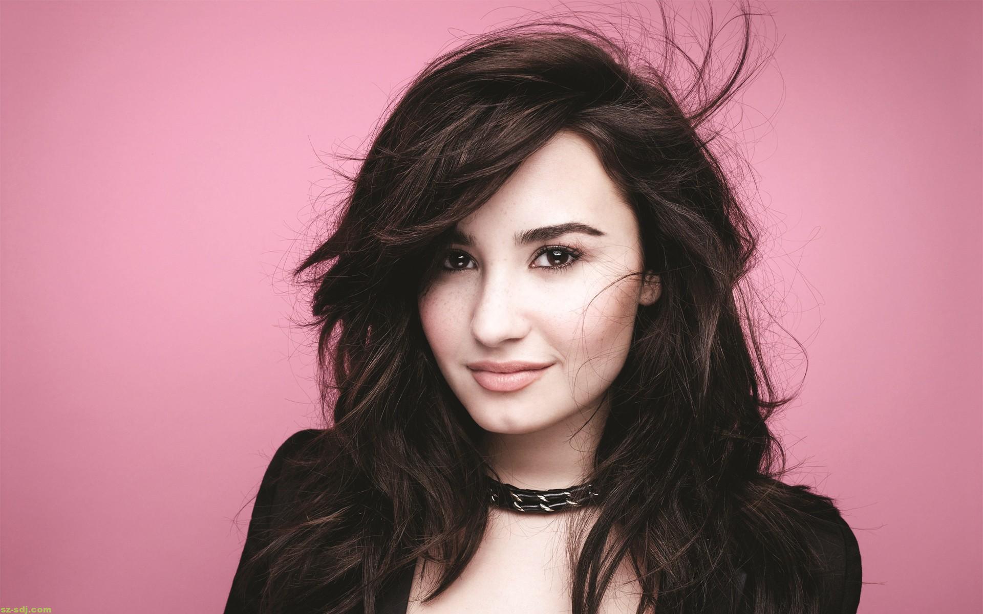 Demi Lovato Pink Wallpaper High Resolution