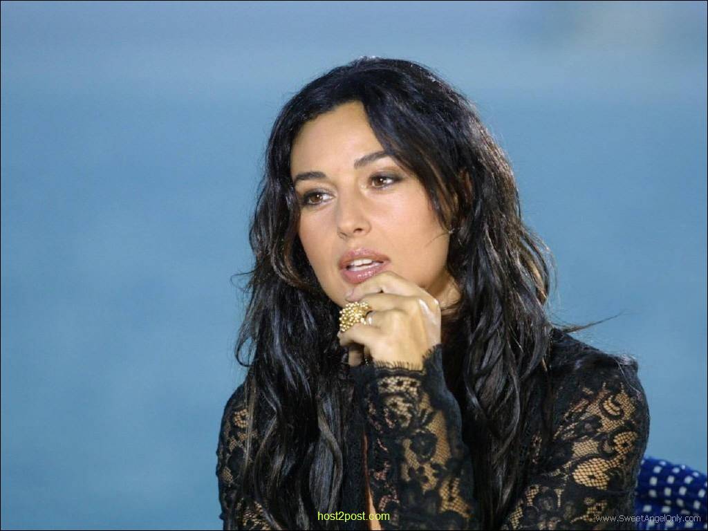 Poonam Pandey Monica Bellucci Hot Wallpaper 1024x768 Resolution H