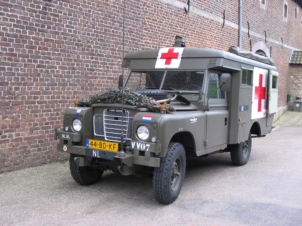 Desktop Wallpaper Motors Cars Land Rover Ambulance 1024x768PX