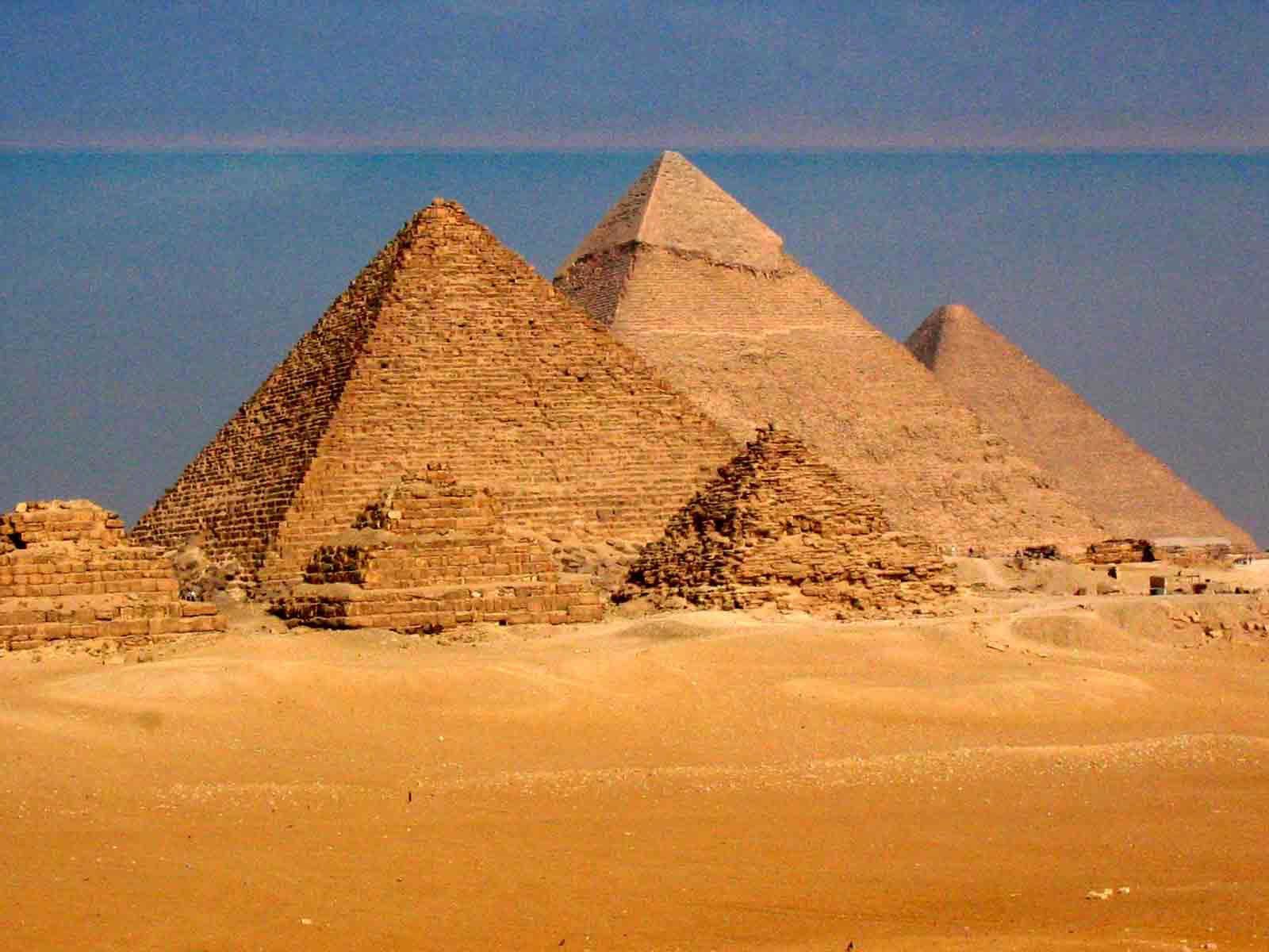 Wallpaper: pyramids of ancient