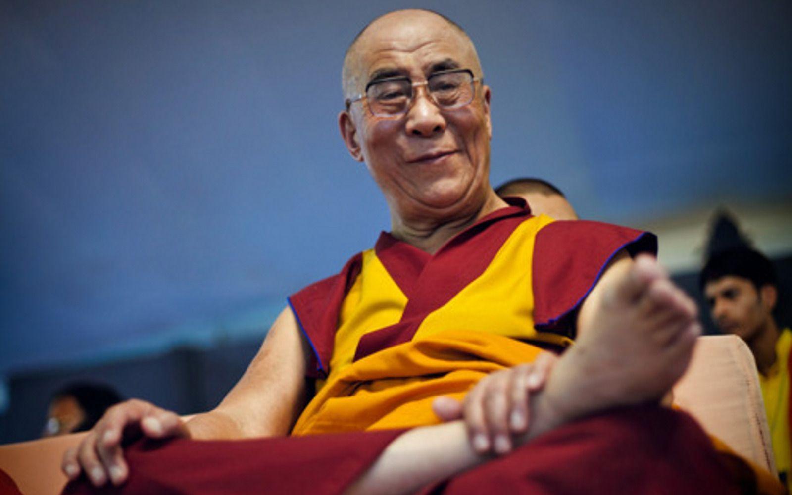 Zenplicity. Wallpaper Wednesday Dalai Lama Sitting
